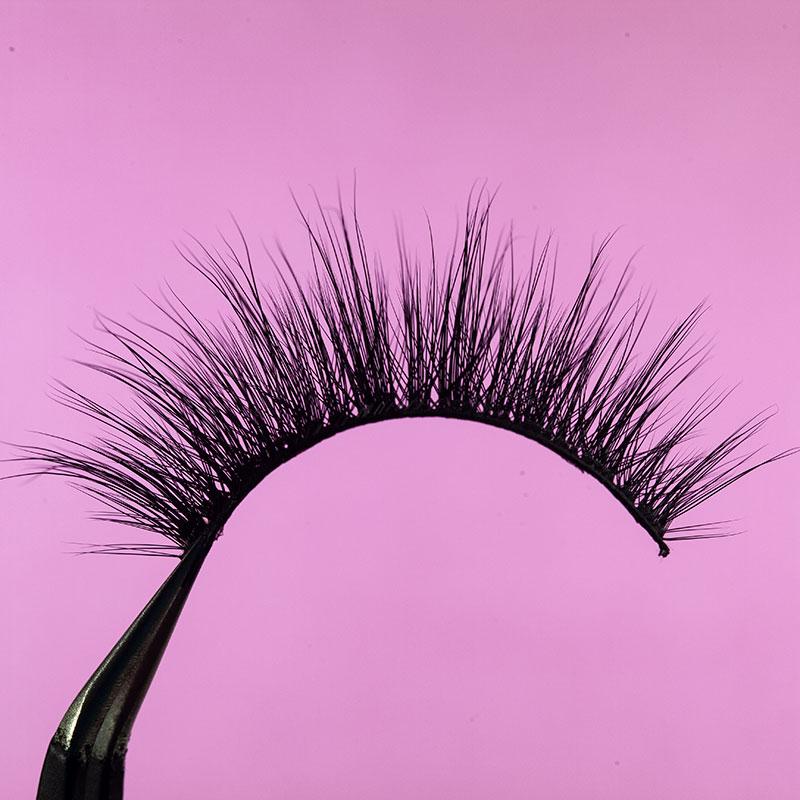 cruetlty free lashes made of synthetic fibers