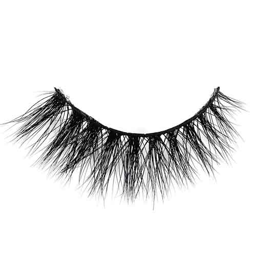 Dreamy Winged Lashes That Add Light Volume and Length