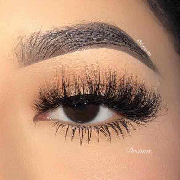 Dreamy Winged Lashes That Add Light Volume and Length